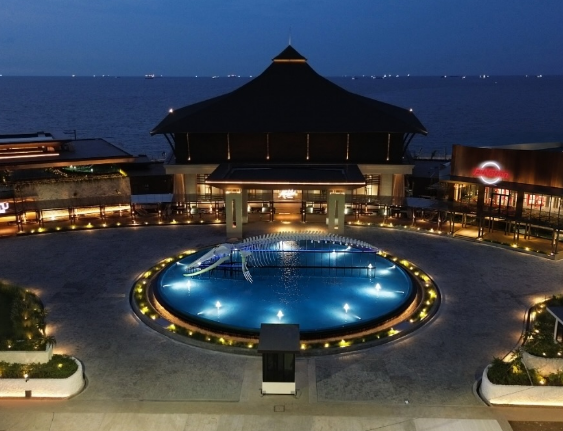Restauran dengan Deck Tepi Laut Terpanjang di Indonesia - foto 1
